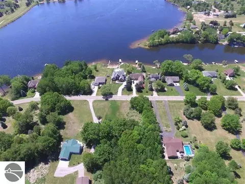 1091 El Camino Grande, Lake Isabella, MI 48893