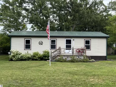 2107 Betty Ln, Mount Pleasant, MI 48858