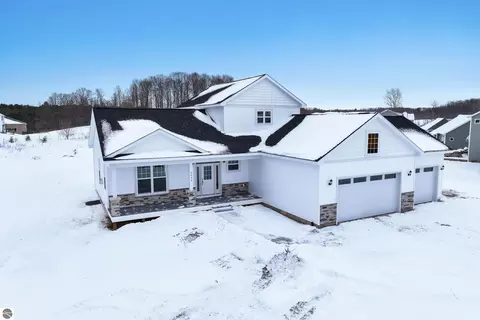 6880 Wayfarer Ln, Traverse City, MI 49685