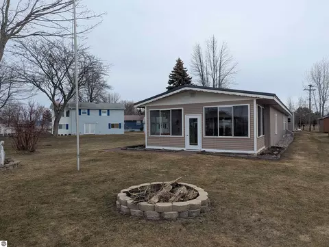 1656 Riverside Dr, Au Gres, MI 48703