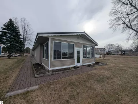1656 Riverside Dr, Au Gres, MI 48703 photo 2
