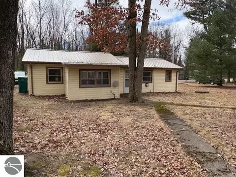 2415 Lucinda Dr, Prescott, MI 48756