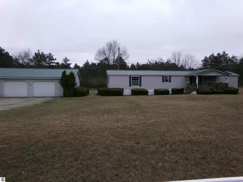 3104 N Lumberjack Rd, Riverdale, MI 48877