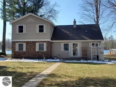 2108 W Northshore Dr, Prescott, MI 48756