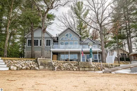 1737 S Ogemaw Trl, West Branch, MI 48661