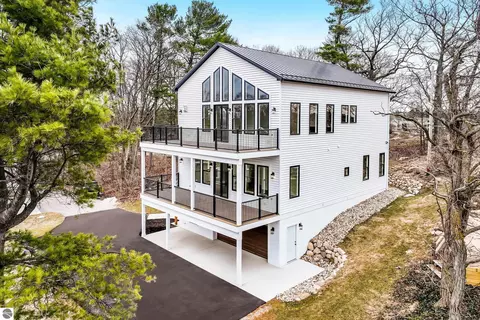 198 Fox Run Dr, Elk Rapids, MI 49629