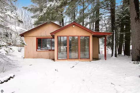 4159 N Spider Lake Rd, Traverse City, MI 49696