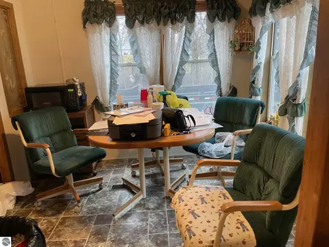 320 N 2nd St, Edmore, MI 48829 photo 4