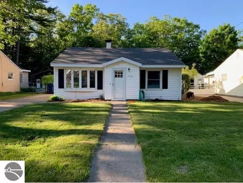 1235 Hannah Ave, Traverse City, MI 49686