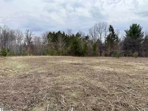007 Gleaner Hall Rd, Kingsley, MI 49649