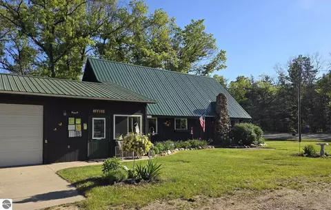 6160 Rollways Rd, Hale, MI 48739