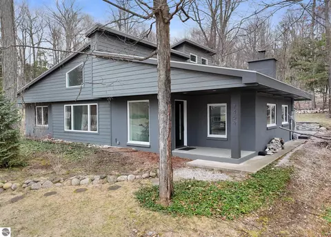 7454 Maple Terrace Ave, Traverse City, MI 49686