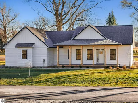 411 Zinnia Dr, Traverse City, MI 49696
