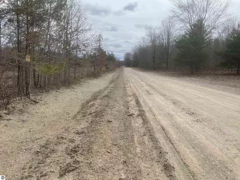 Carmean Road, Honor, MI 49640