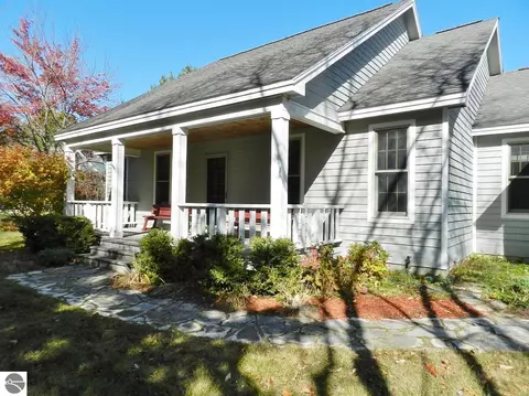 9554 Westwood Dr, Traverse City, MI 49685