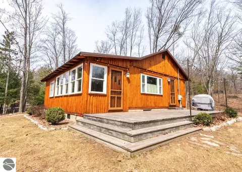 2772 Point View Rd, Traverse City, MI 49696