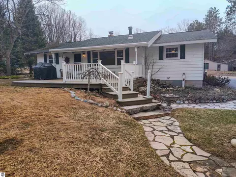 Exterior - 100 Hemlock Rd, Roscommon, MI 48653 photo 2 of 6