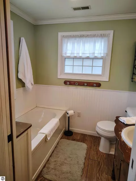 Bath - 100 Hemlock Rd, Roscommon, MI 48653 photo 2 of 5