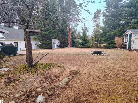 Exterior - 100 Hemlock Rd, Roscommon, MI 48653 photo 5 of 6