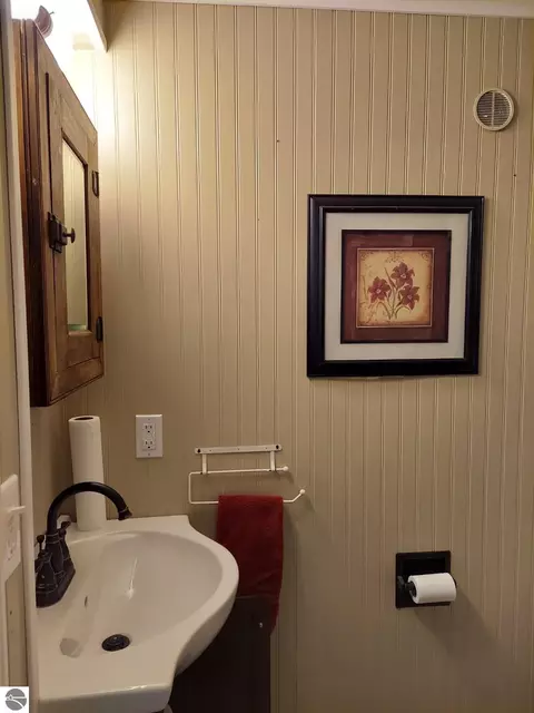 Bath - 100 Hemlock Rd, Roscommon, MI 48653 photo 4 of 5