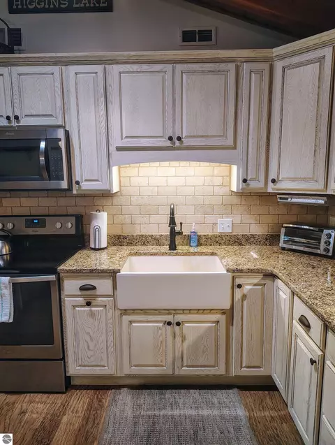 Kitchen - 100 Hemlock Rd, Roscommon, MI 48653 photo 5 of 6