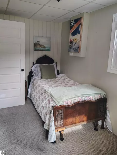 Bedroom - 100 Hemlock Rd, Roscommon, MI 48653 photo 4 of 5