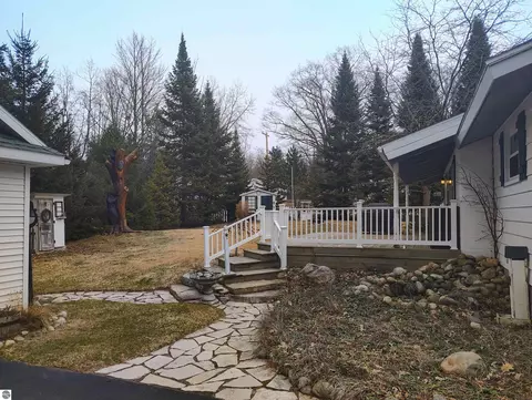 Exterior - 100 Hemlock Rd, Roscommon, MI 48653 photo 3 of 6