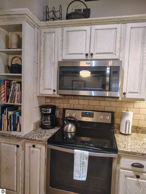 Kitchen - 100 Hemlock Rd, Roscommon, MI 48653 photo 4 of 6