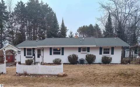 100 Hemlock Rd, Roscommon, MI 48653