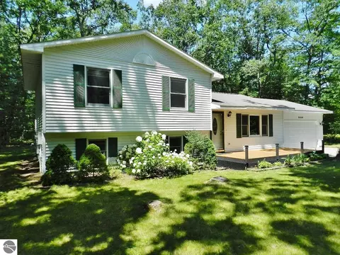 5660 Karlin Rd, Interlochen, MI 49643 photo 4
