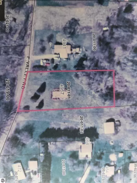 4957 E Valley Rd, Mount Pleasant, MI 48858