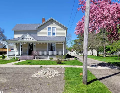 325 Emerson St, Ithaca, MI 48847 photo 1