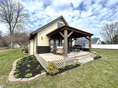 4798 N Verity Rd, Sanford, MI 48657