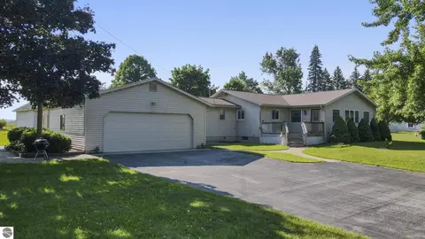 8144 Cairn Hwy, Elk Rapids, MI 49629