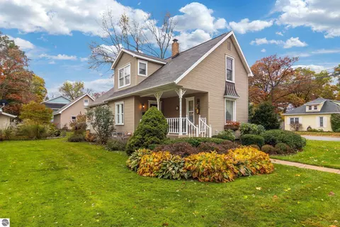 902 E State St, Traverse City, MI 49686