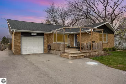 5098 Oakhurst Ct, Bay City, MI 48706