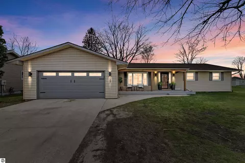 127 George St, Cadillac, MI 49601