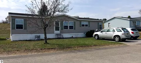 6824 Cherrywood Dr, Kingsley, MI 49649