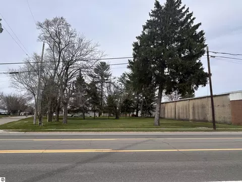 434 W 5th St, Clare, MI 48617