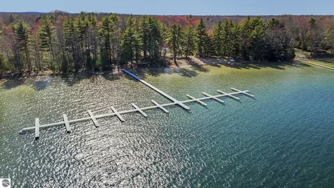 9086 N Tottenham Dr, Traverse City, MI 49685