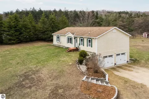 5188 Grigsby Trl, Petoskey, MI 49770