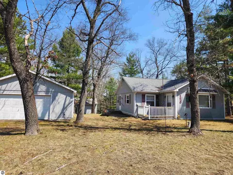 4320 Camp Rd, Oscoda, MI 48750