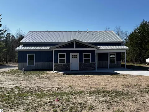 7918 Springwater Dr #19, Rapid City, MI 49676