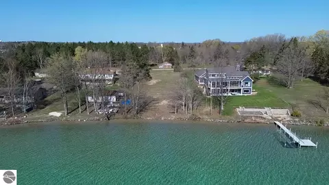 119 Jackson St, Elk Rapids, MI 49629