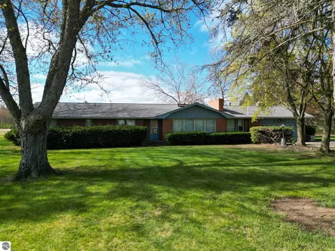 8670 E Pickard Rd, Mount Pleasant, MI 48858