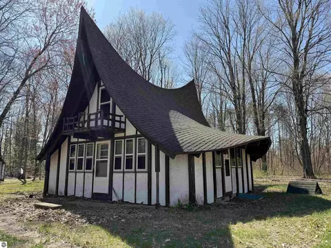10290 Carmichael Dr, Mancelona, MI 49659