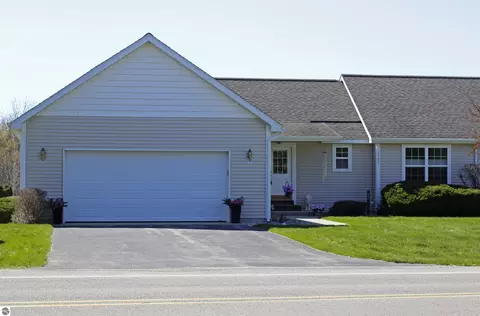 1725 Chartwell Dr, Traverse City, MI 49696