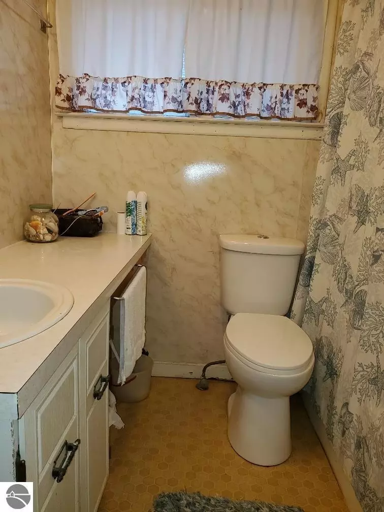  5630 W Lake Shore Dr, Weidman, MI 48893 photo 9