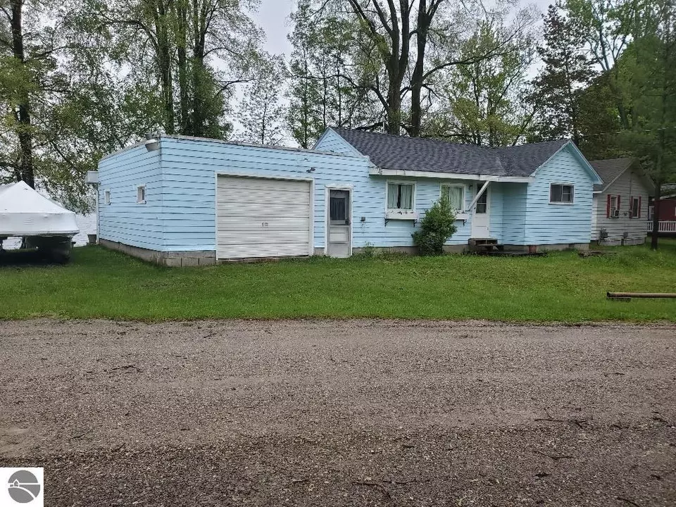  5630 W Lake Shore Dr, Weidman, MI 48893 photo 1