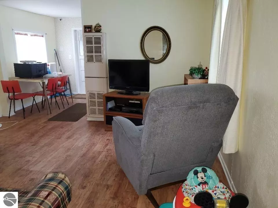  5630 W Lake Shore Dr, Weidman, MI 48893 photo 4